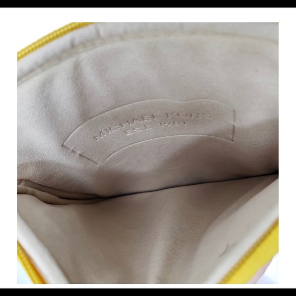 Michael Kors Mini Tablet Case 8x10 - Picture 3 of 3